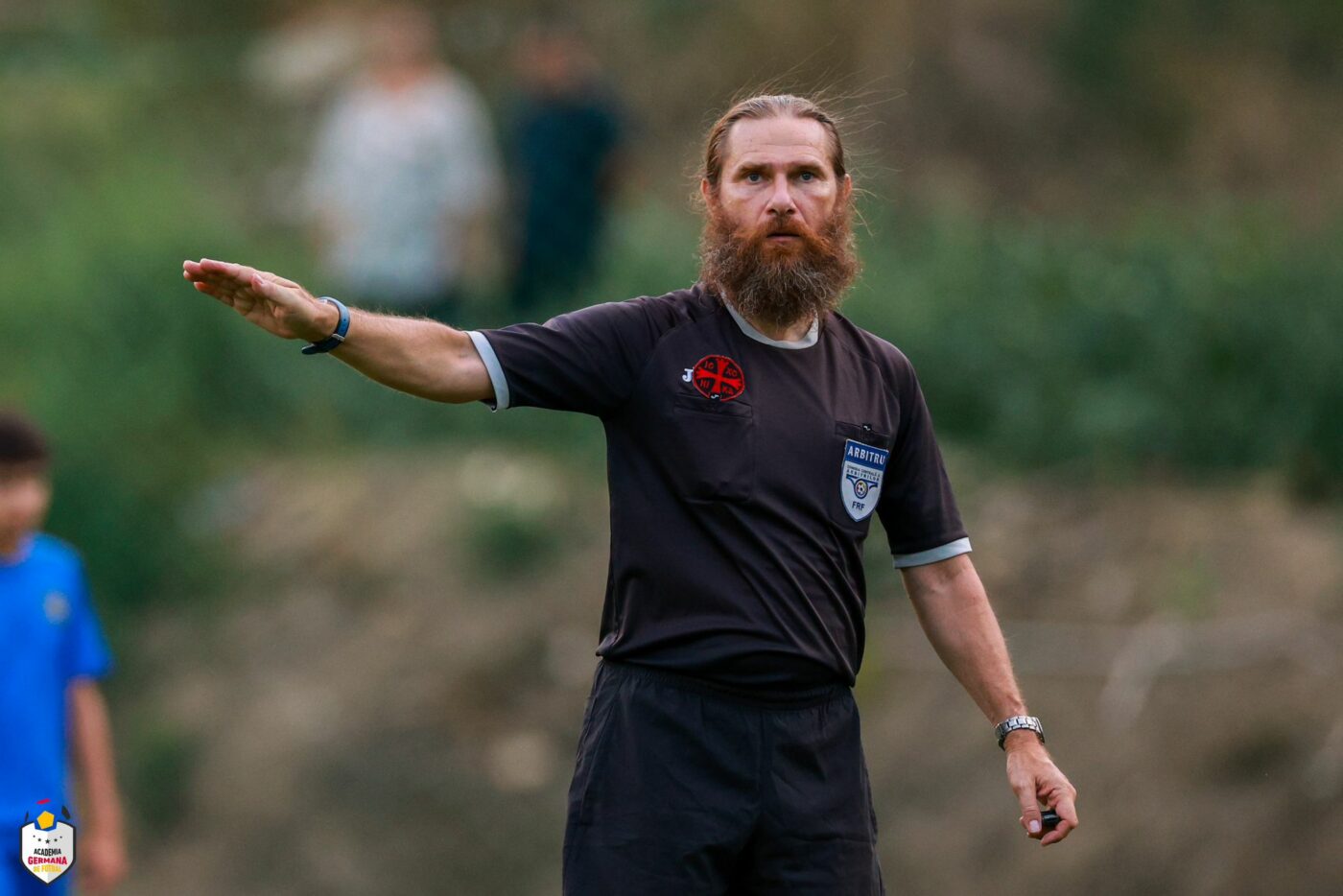 Transformarea șocantă a lui Alexandru Tudor. Cum arată acum, la 52 de ani: și-a cusut o cruce peste sponsorul tehnic de la echipament și a arbitrat din nou
