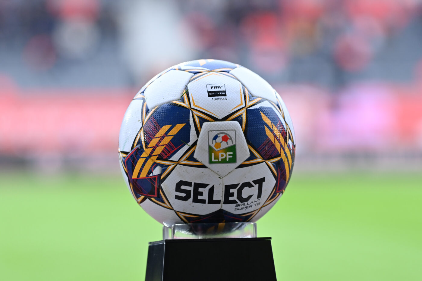 Un club din Superliga riscă să fie depunctat din cauza datoriilor! Situație critică pentru echipa care a învins FCSB