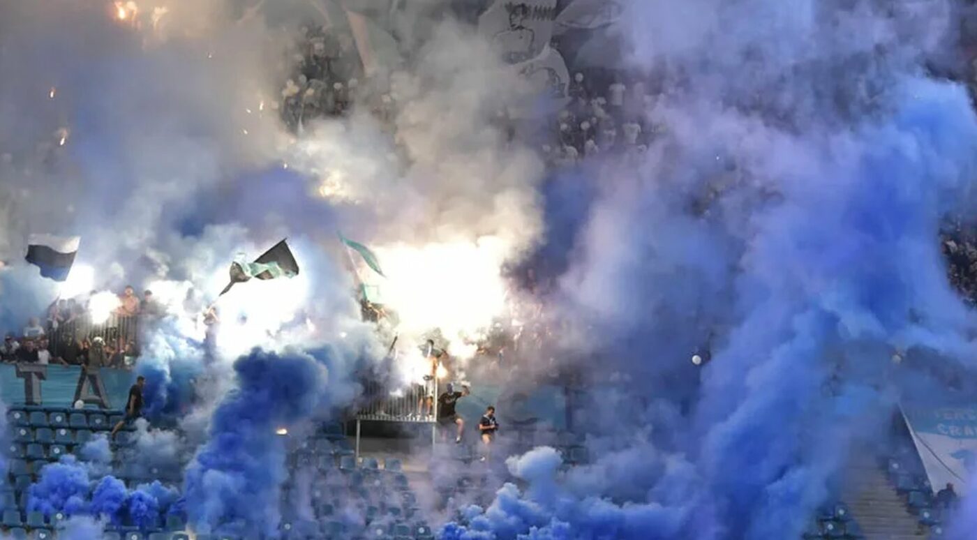 Universitatatea Craiova îşi acuză fanii că intră „fraudulos” în stadion. Riposta suporterilor: „Fraudulos e fotbalul jucat de voi!”