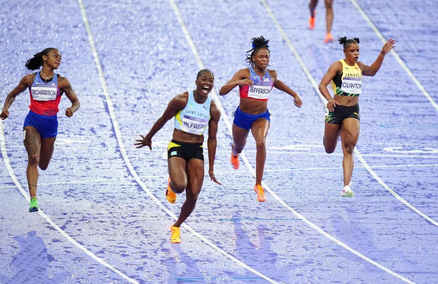 Cine este Julien Alfred, sprintera din Caraibe care a produs cea mai mare surpriză din atletism la Jocurile Olimpice 2024! „Nu mă veţi vedea niciodată sărbătorind ca Usain Bolt”