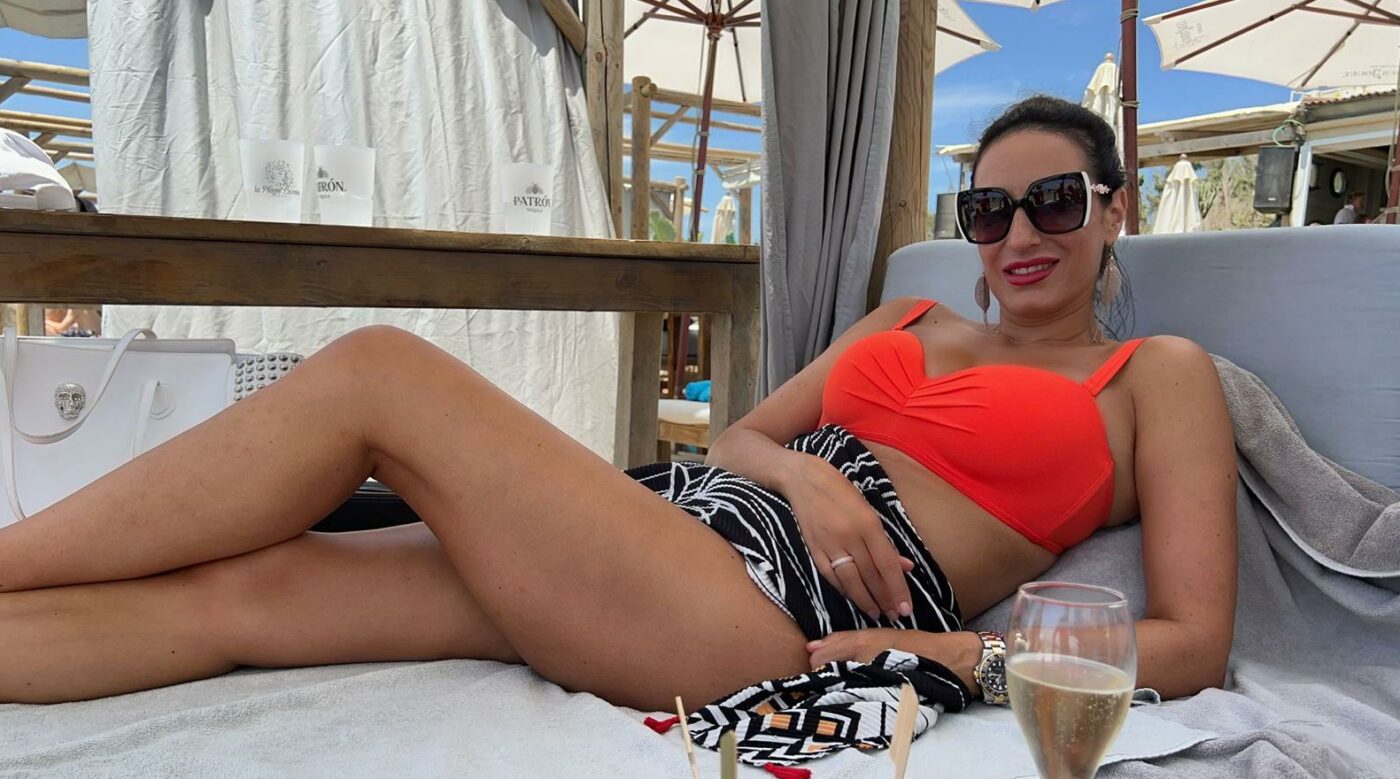 Irina Deleanu a încins plaja din Marbella. „Este un vibe care mă face să mă simt excelent”
