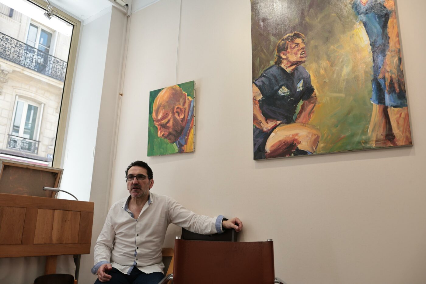 Luptător din Suceava, expoziție de artă cu tematică sportivă la Paris pe timpul Jocurilor Olimpice! Cine este Paul Amarica, cel care a dus zeci de rugbiști români în Franța și deține o galerie în buricul capitalei din Hexagon. „Visul meu a fost să ajung în America”. GALERIE FOTO