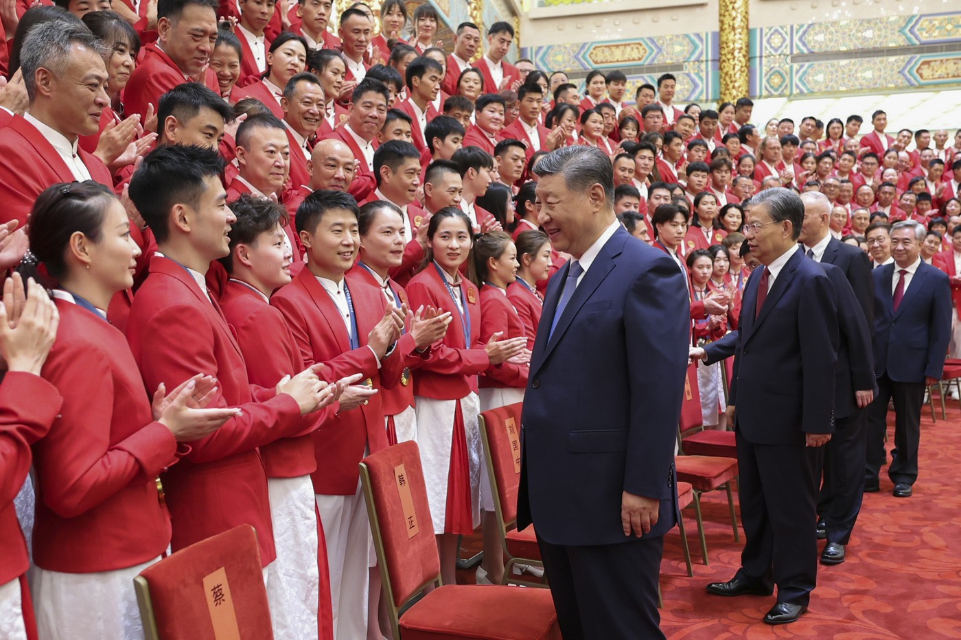 „Pentru moralitate și integritate”. Președintele Chinei, Xi Jinping, s-a uitat în ochii lui Zhanle Pan, rivalul lui David Popovici, și a transmis un mesaj clar pentru contestatarii recordului său