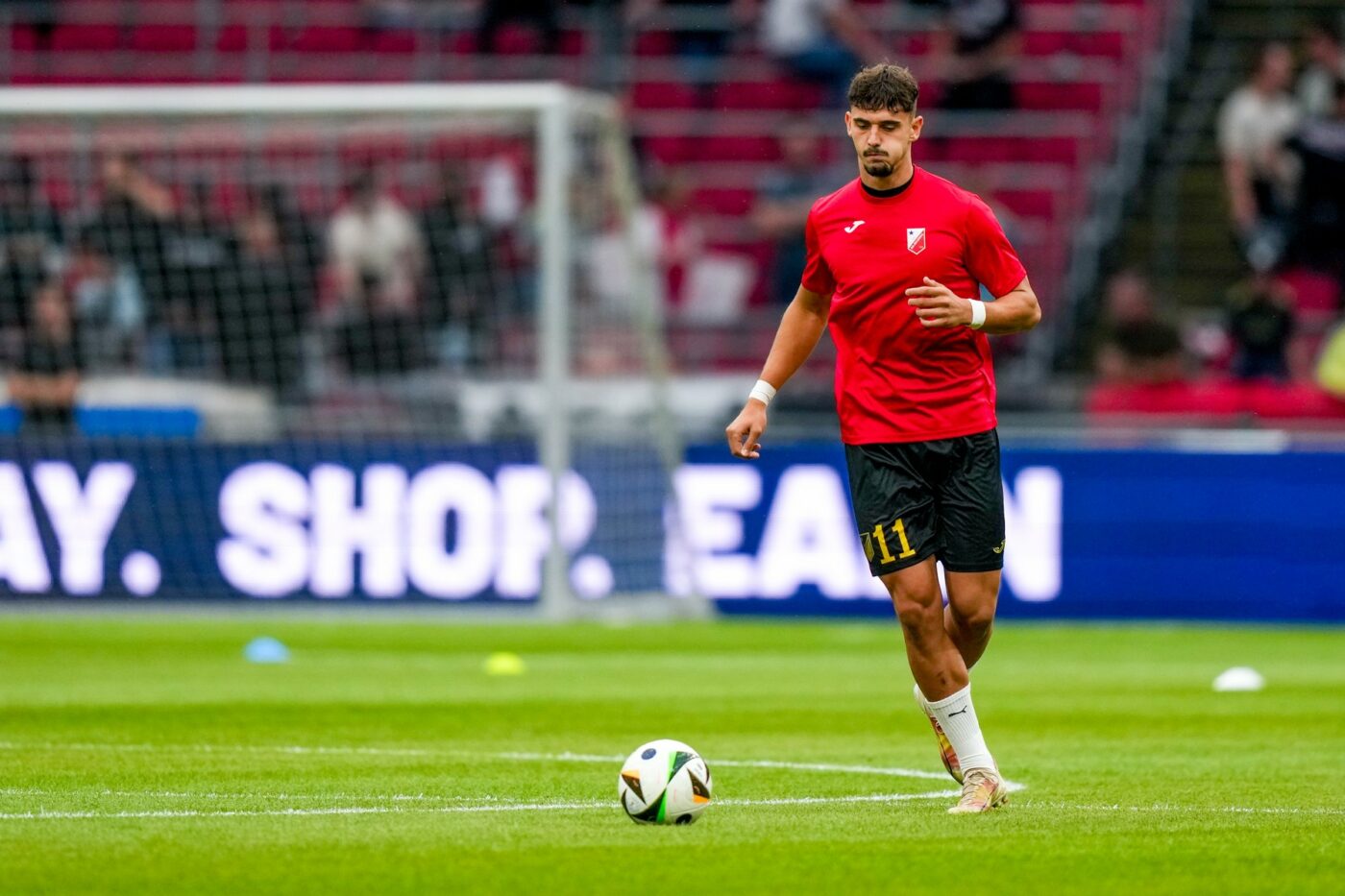 „Tancul Serbiei” e pe lista de transferuri a celor de la Rapid București! Giuleștenii au mai adăugat un nume pentru a-l înlocui pe Albion Rrahmani: oamenii lui Dan Șucu vor să-l cumpere pe Mihailo Ivanovic, un atacant de 19 ani de la Vojvodina Novi Sad! EXCLUSIV
