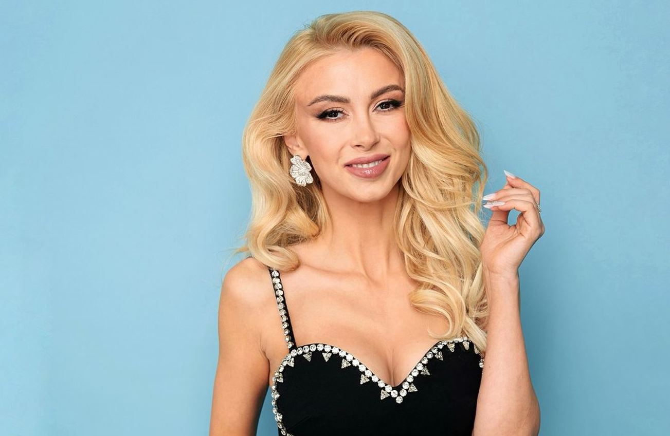 Andreea Bălan, într-o rochie transparentă complet! Iubita lui Victor Cornea nu a avut nicio jenă să se fotografieze în ținuta îndrăzneață