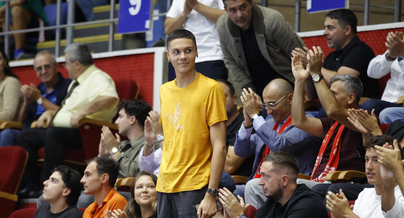 Apariție senzațională a lui David Popovici la meciul lui Dinamo din Champions League! Toată sala s-a oprit pentru un moment și i-a dedicat o scandare campionului olimpic al României