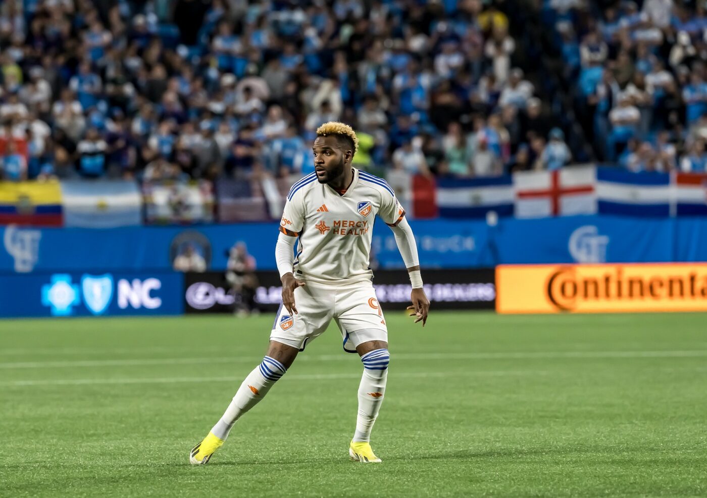 Au deschis proces la FIFA imediat cum Rapid București l-a prezentat oficial pe Aaron Boupendza! Scandal de proporții internaționale