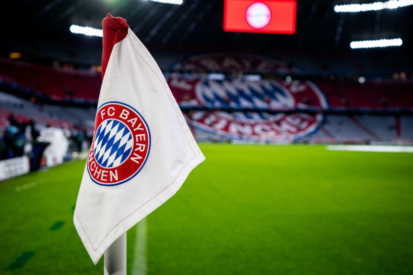 Bayern Munchen e gata de orice sacrificiu pentru a semna cu fotbalistul pe care Manchester City vrea să plătească 100.000.000 de euro. Bavarezii au demarat negocierile finale