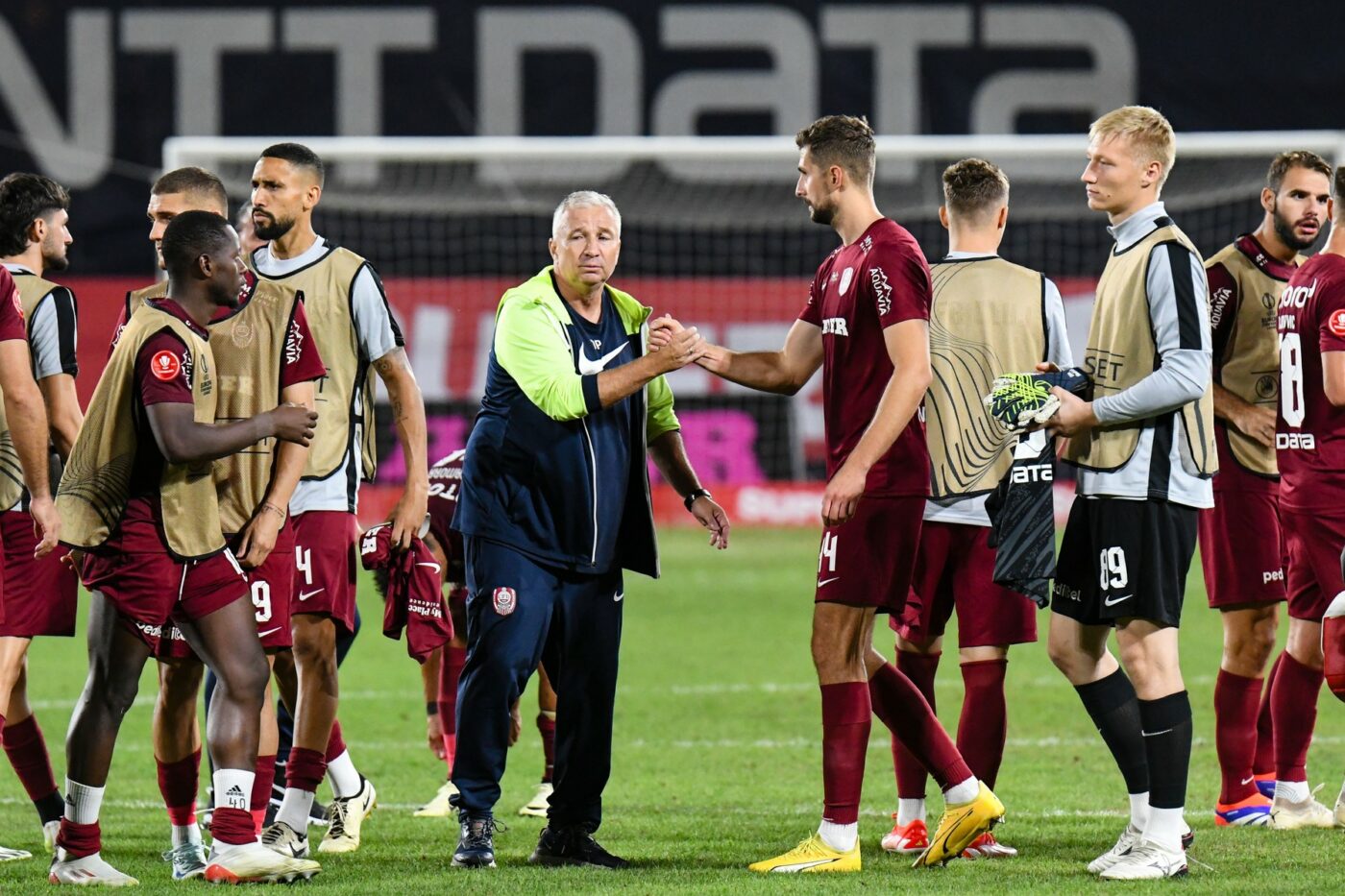 CFR Cluj l-a vândut în ultima zi de mercato. De ce a renunțat Dan Petrescu la fotbalist