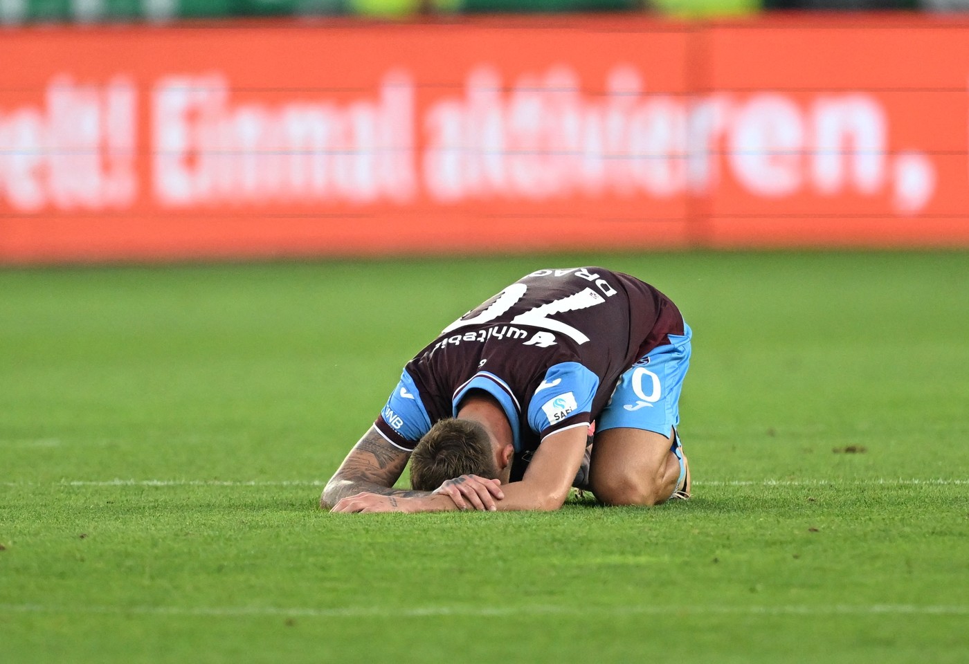 Calvarul lui Denis Drăguș la Trabzonspor. Un coleg s-a dus direct la el, în vestiar, și a făcut asta