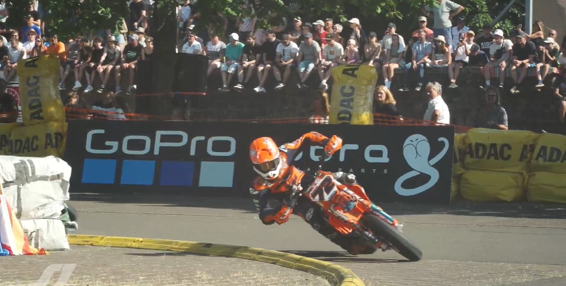 Campionatul Mondial de Supermoto va fi la Târgu Mureș în acest weekend. Concurează 30 de piloți și evenimentul sportive se transmite în 90 de țări. VIDEO