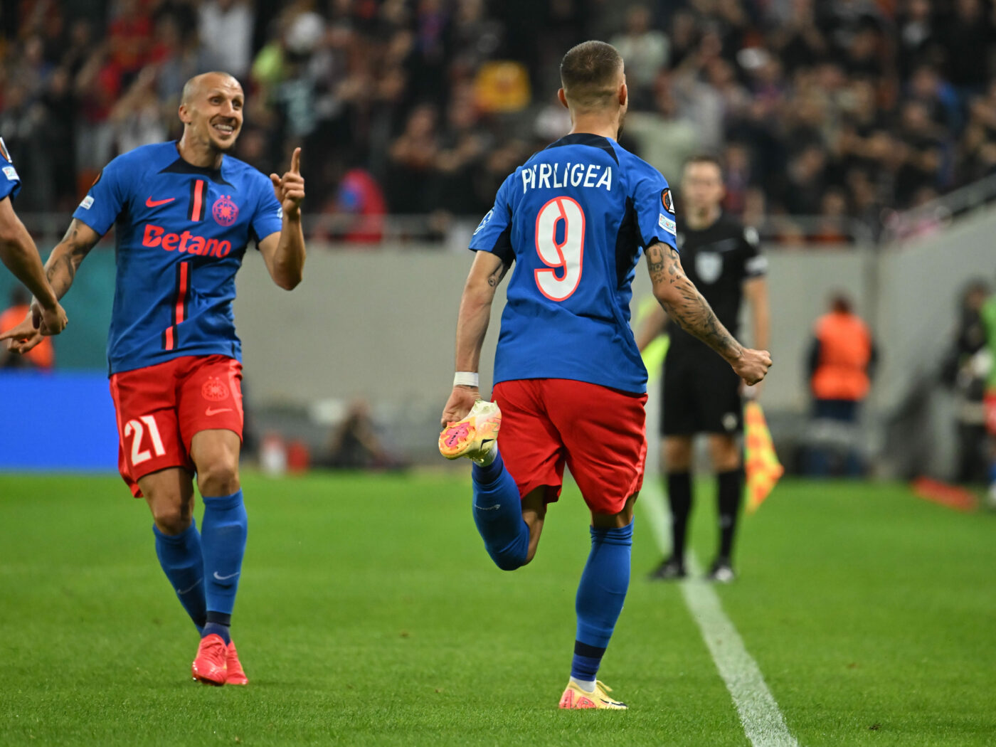 Ce a făcut Daniel Bîrligea imediat după ce a dat gol în  FCSB – RFS. Tot stadionul a văzut gestul atacantului