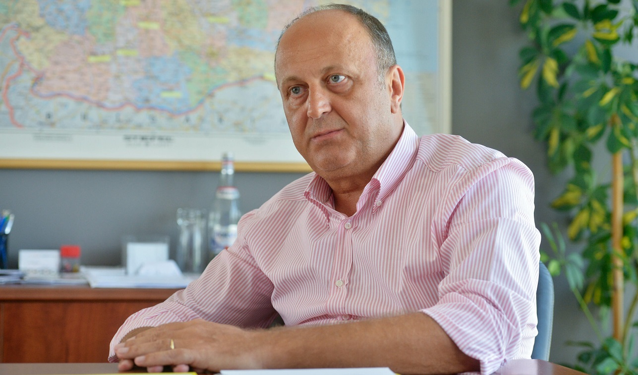 Ce avere are Dan Șucu, în realitate. „Pământurile alea fac 400.000.000 de euro. Din magazinele pe care le are bagă unul sau două milioane de euro în buzunar, pe lună”