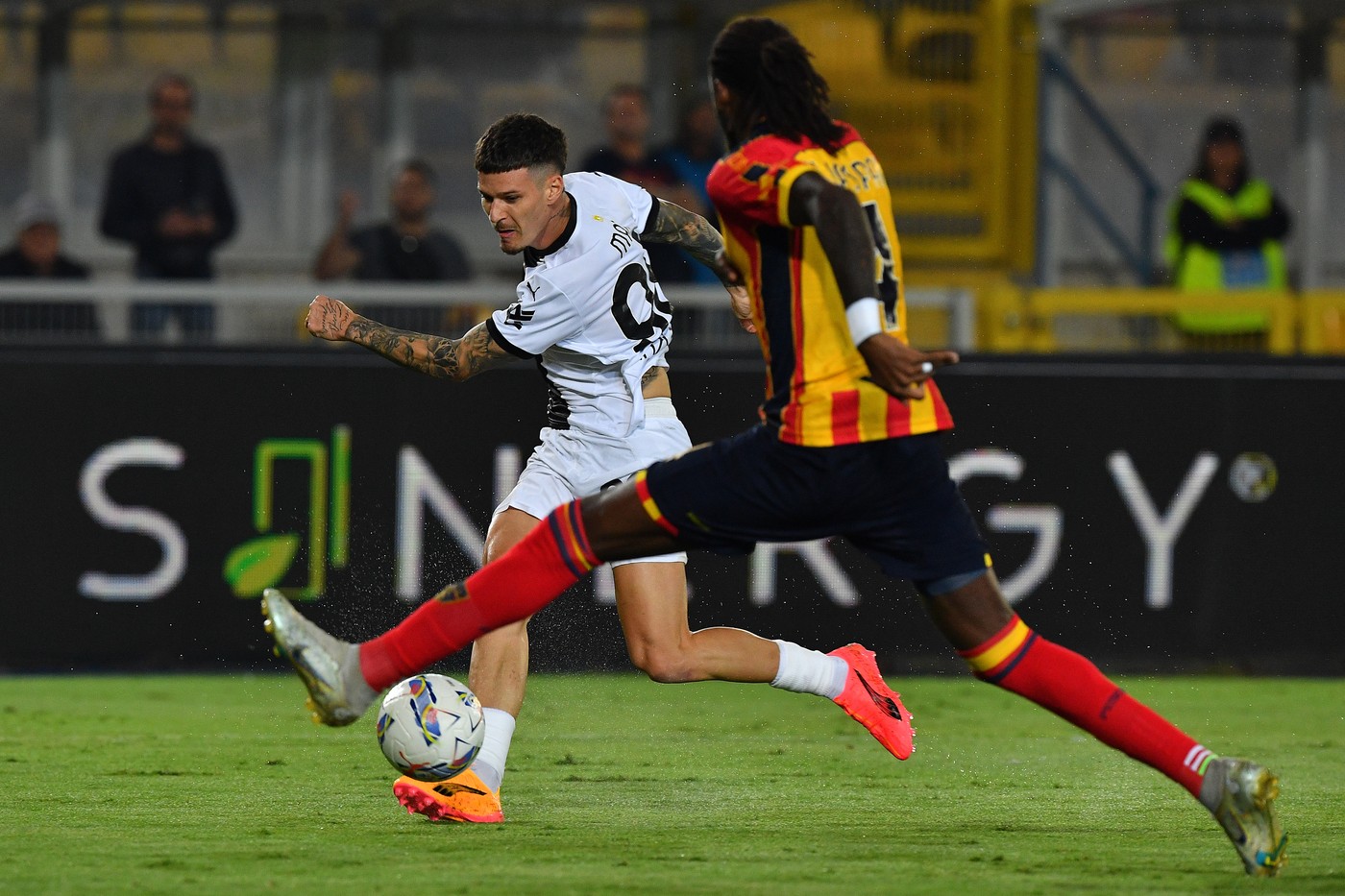 Ce notă a luat Dennis Man după Lecce – Parma 2-2! A fost din nou cel mai bun şi a impresionat, într-un meci nebun în care echipa lui a egalat cu două goluri marcate în prelungiri
