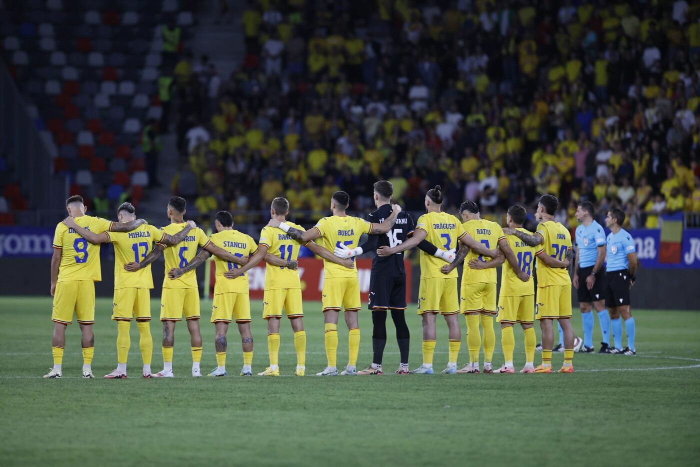 Ce s-a întâmplat pe stadionul Steaua înainte de România – Lituania. Momentul tulburător i-a făcut pe fani și pe jucători să se emoționeze