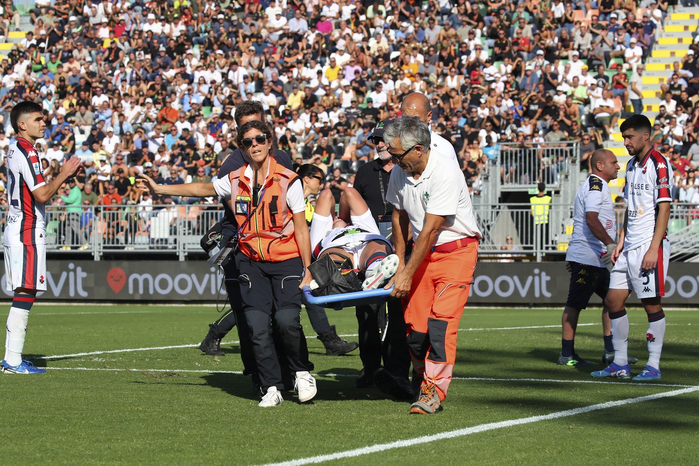 Cea mai gravă accidentare a anului. Vedeta din Serie A şi-a fracturat piciorul