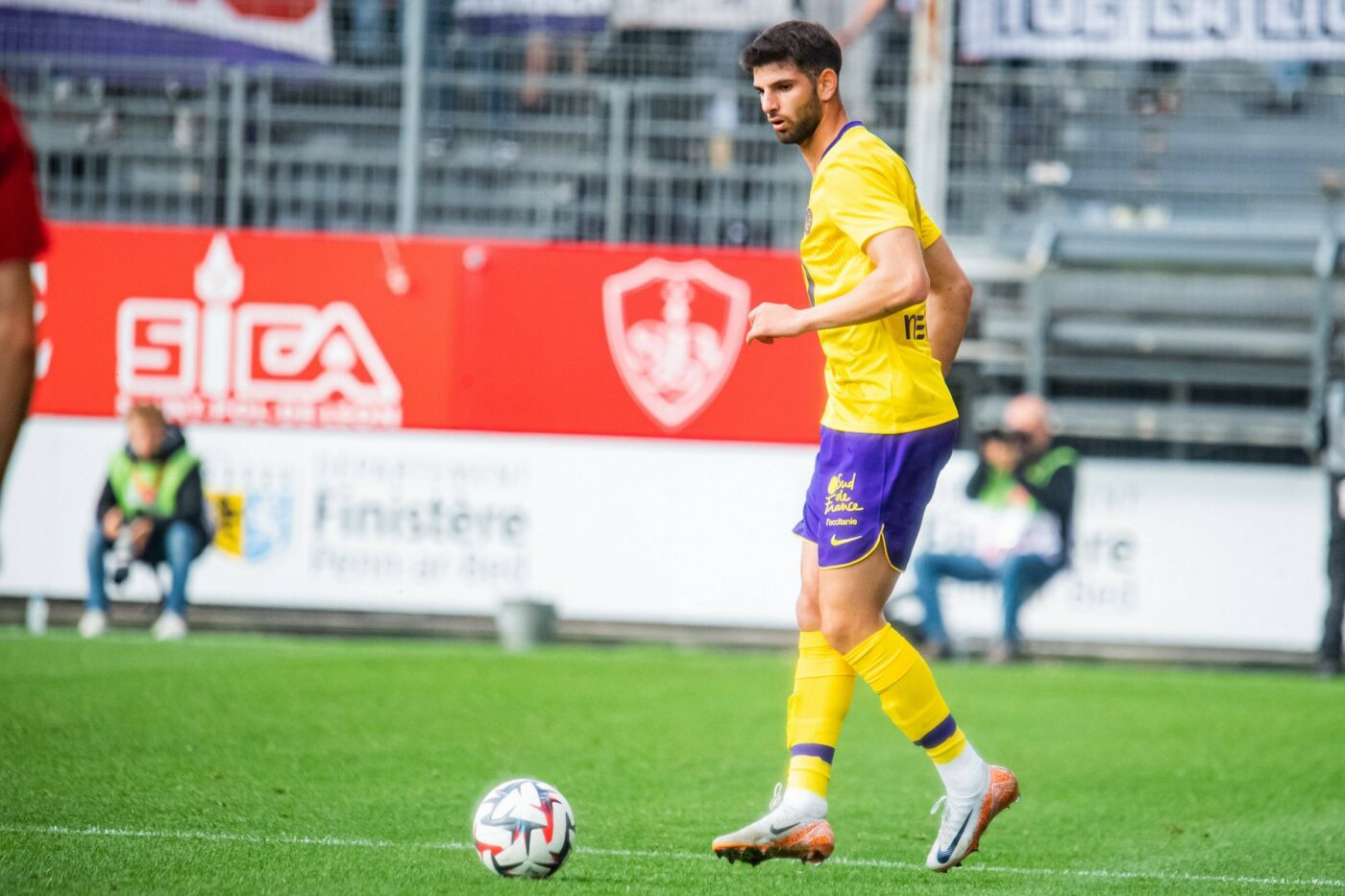 Cine este Umit Akdag, românul-turc care a fost titular, la 20 de ani, în Ligue 1. Fotbalistul lui Toulouse poate fi urmașul lui Andrei Burcă în naționala lui Mircea Lucescu: are o calitate rar întâlnită la un fundaș central. SPECIAL