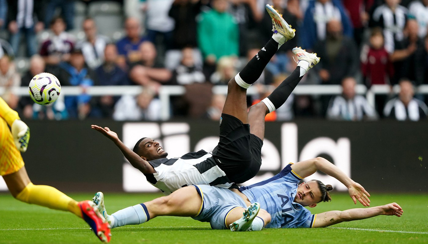 Comentatorii englezi au reacționat efervescent după ce au văzut ce a făcut Radu Drăguşin în Newcastle – Tottenham