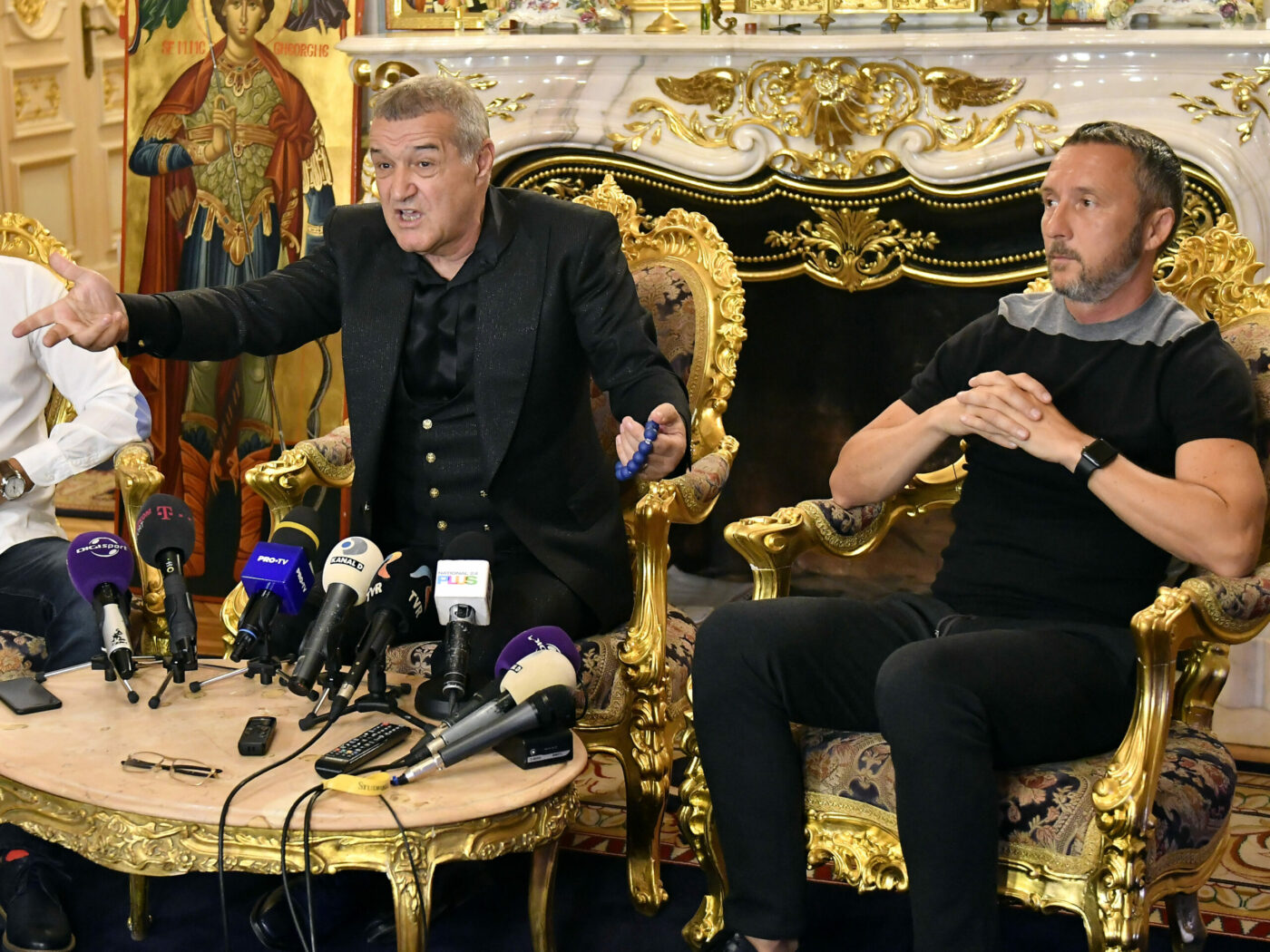 Decizia UEFA care îl distruge pe Gigi Becali. Milioanele de euro pe care visa să le facă din bilete la primul meci din Europa League sunt în pericol, iar Meme Stoica a răbufnit: „Ăla e un rapidist ahtiat! E incredibil ce ne face”