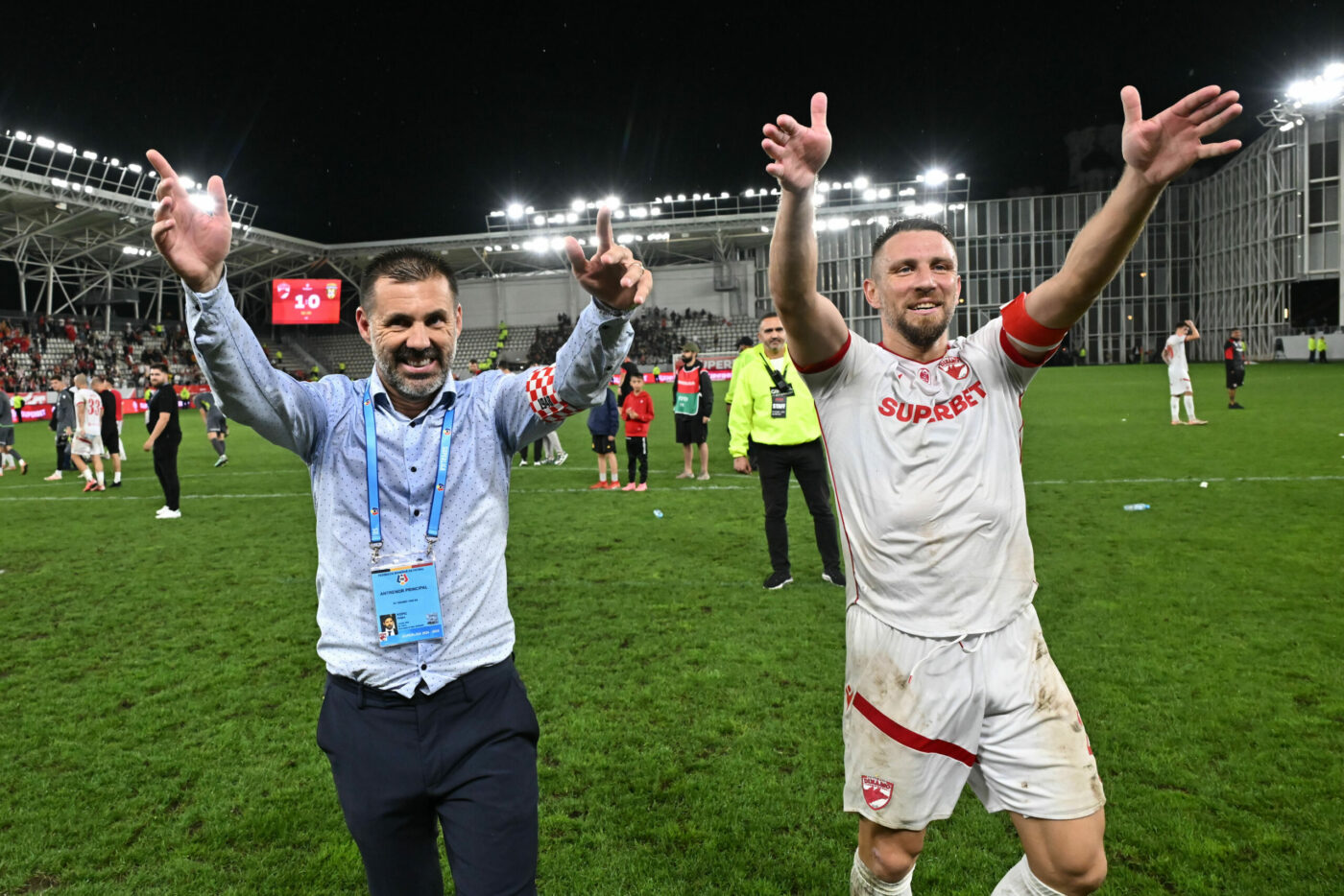 Dinamo București negociază transferurile bombă a doi fotbaliști români. Atacantul pe care Gică Hagi l-a vândut pentru 2.000.000 de euro și mijlocașul care a jucat în Portugalia