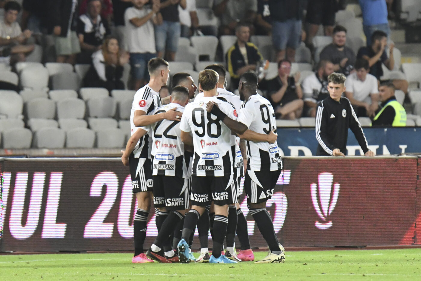 „Va fi în play-off!”. Eugen Neagoe a uitat de plecarea cu scandal de la U Cluj și îi prevede un sezon fabulos. EXCLUSIV