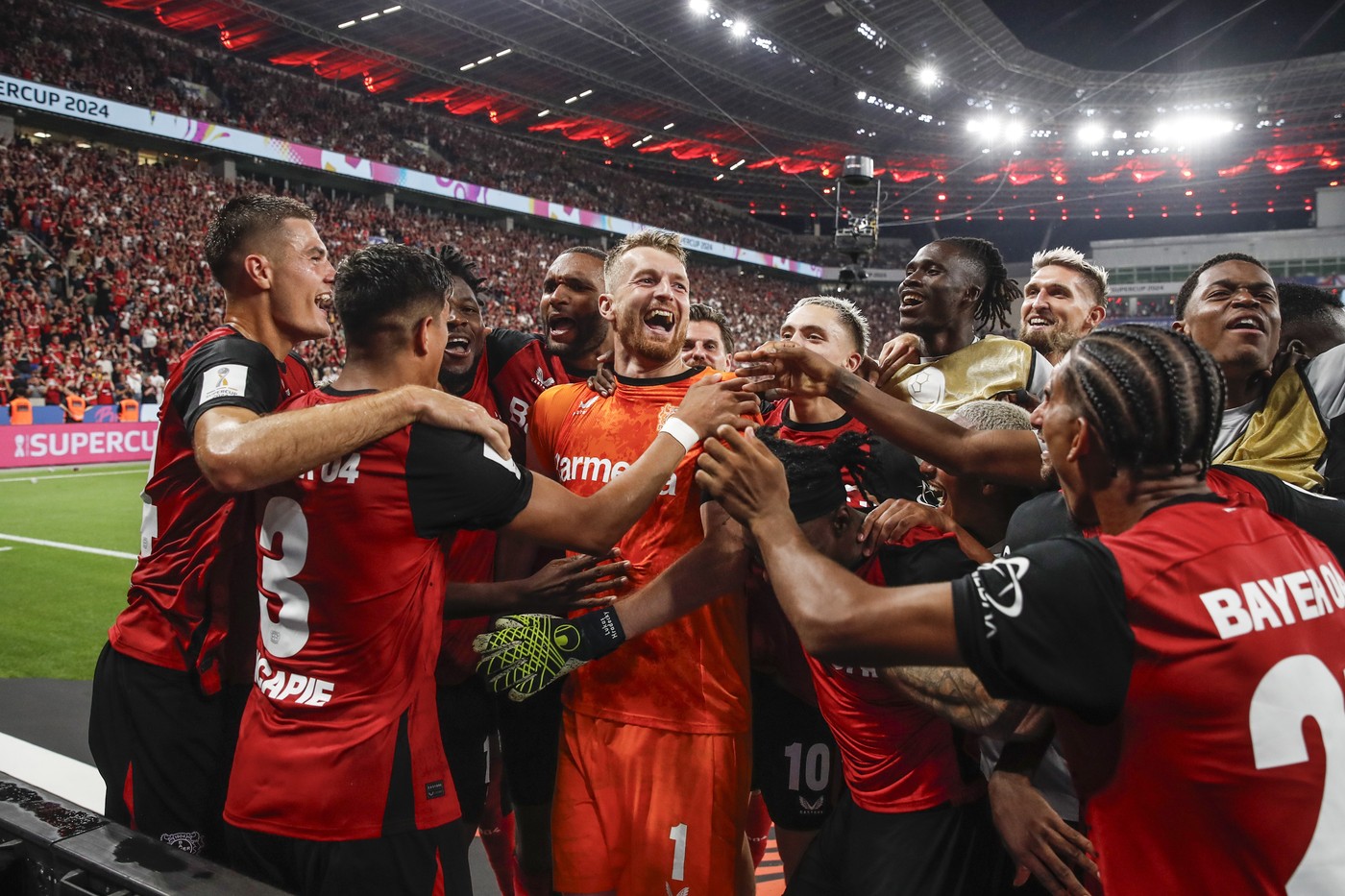 FC Liverpool vrea să plătească 225.000.000 de euro pentru un „pachet” de trei fotbaliști de la Leverkusen