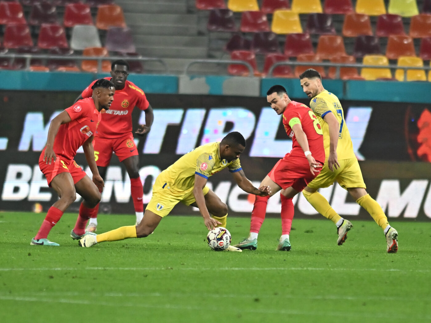 FCSB – Petrolul Ploiești Live Video Online în etapa 10 din Superliga, ora 21:30. Echipele de start. Daniel Bîrligea e așteptat să debuteze în tricoul roș-albastru