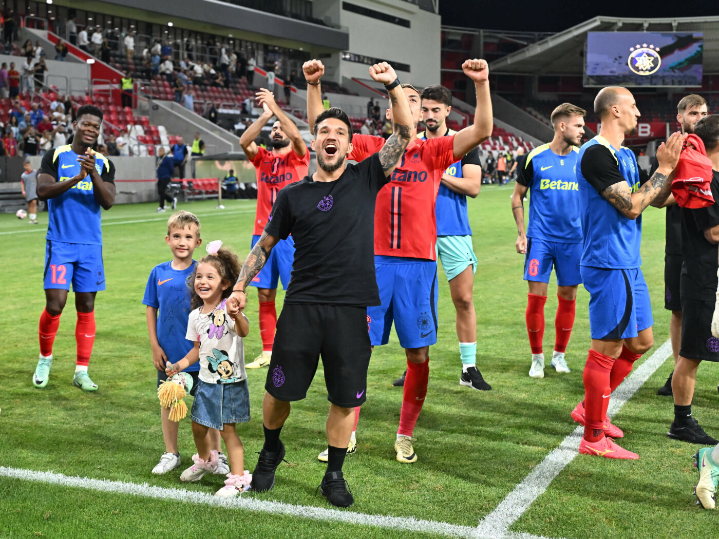 Fotbalistul adus de Gigi Becali pentru un loc de titular în acest sezon o poate trăda pe FCSB pentru Dinamo! „Ar avea contacte”