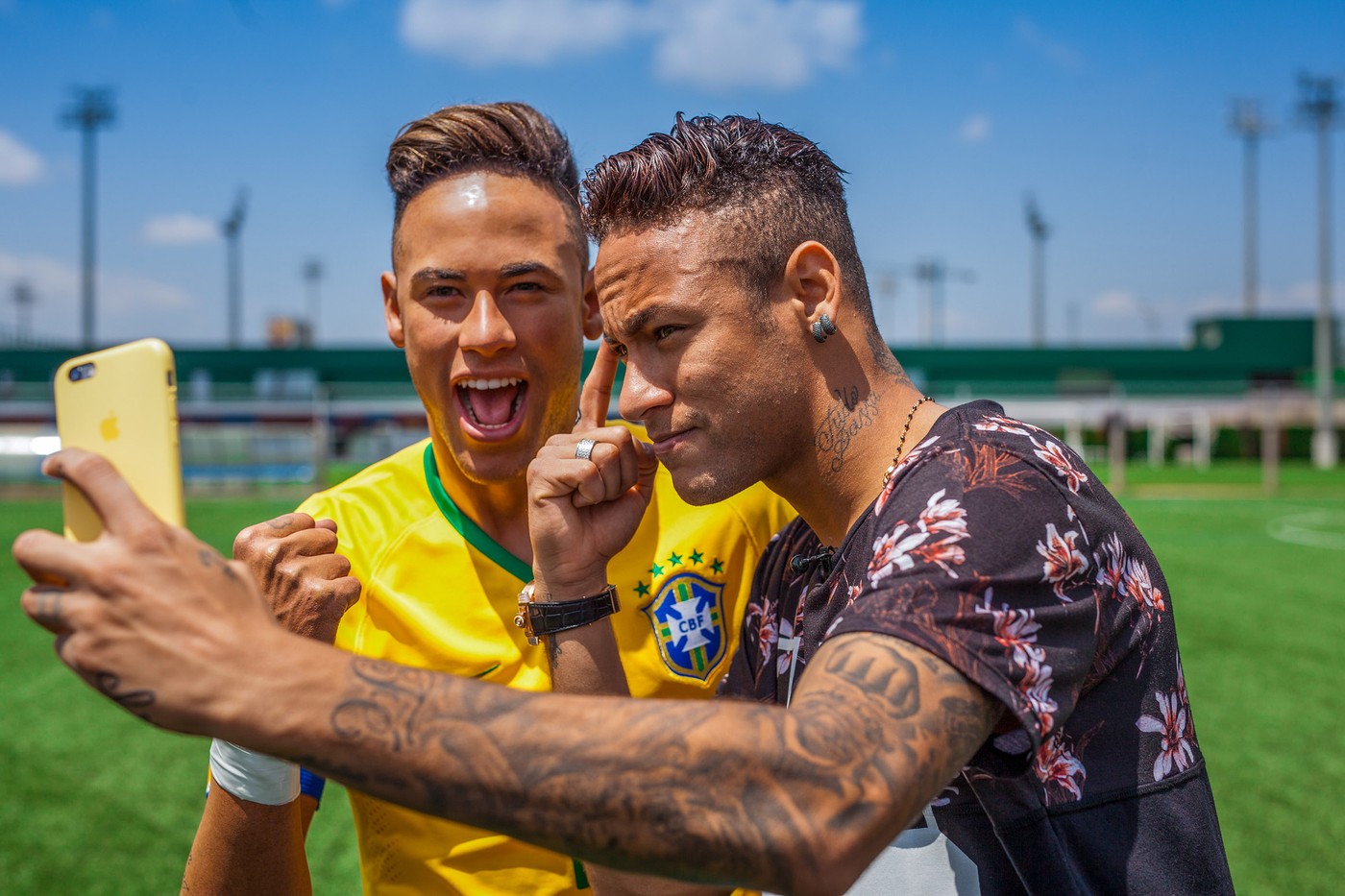 Incredibil! Sosia lui Neymar a băgat alcool în club folosindu-se de ghipsul de la picior