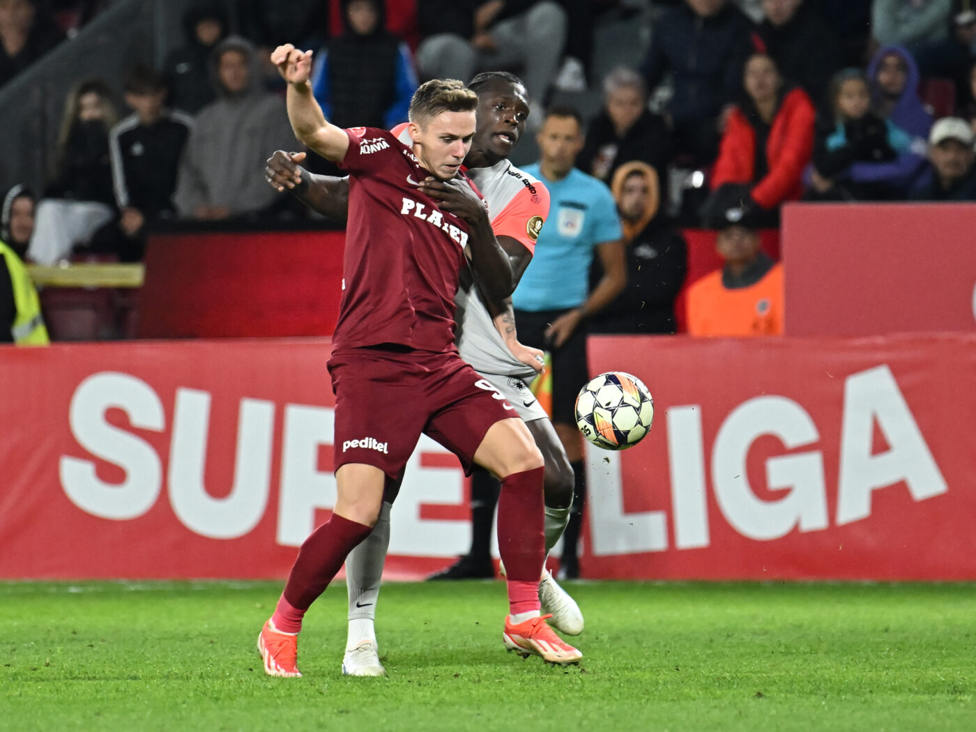Joyskim Dawa l-a amenințat pe Louis Munteanu, după ce atacantul a spus că e mai inteligent decât africanul. Ce a postat fundaşul FCSB pe Instagram