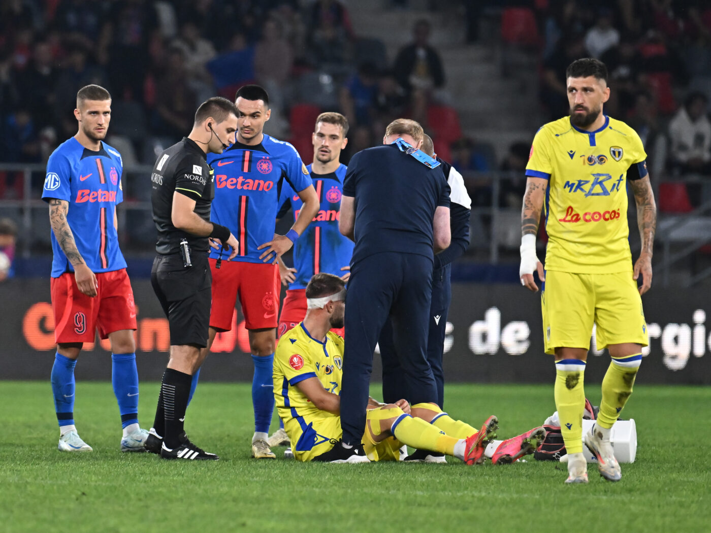 Kyros Vassaras a făcut lista FIFA pentru 2025! Ovidiu Hațegan e printre cei scoși, iar „new entry”-urile sunt fratele lui Istvan Kovacs și arbitrul pe care FCSB l-a acuzat de viciere de rezultat în acest sezon