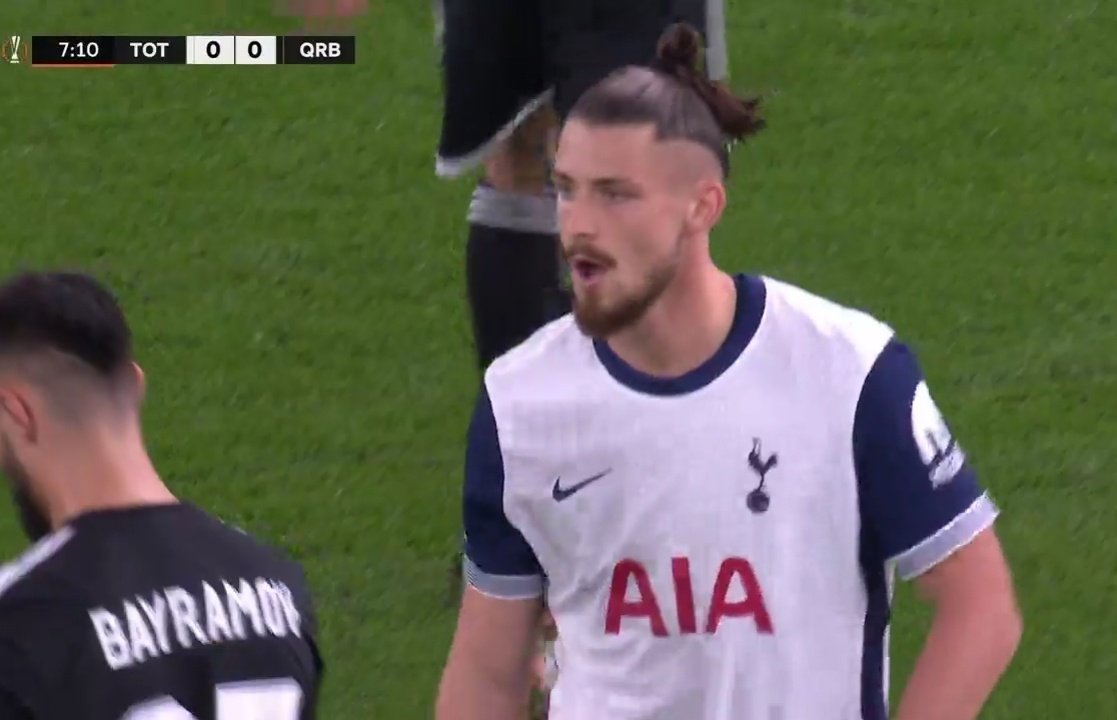 L-au lăsat repetent pe Radu Drăguşin! Nota incredibil de mică pe care a luat-o românul, după ce a fost eliminat în minutul 8 al meciului Tottenham – Qarabag