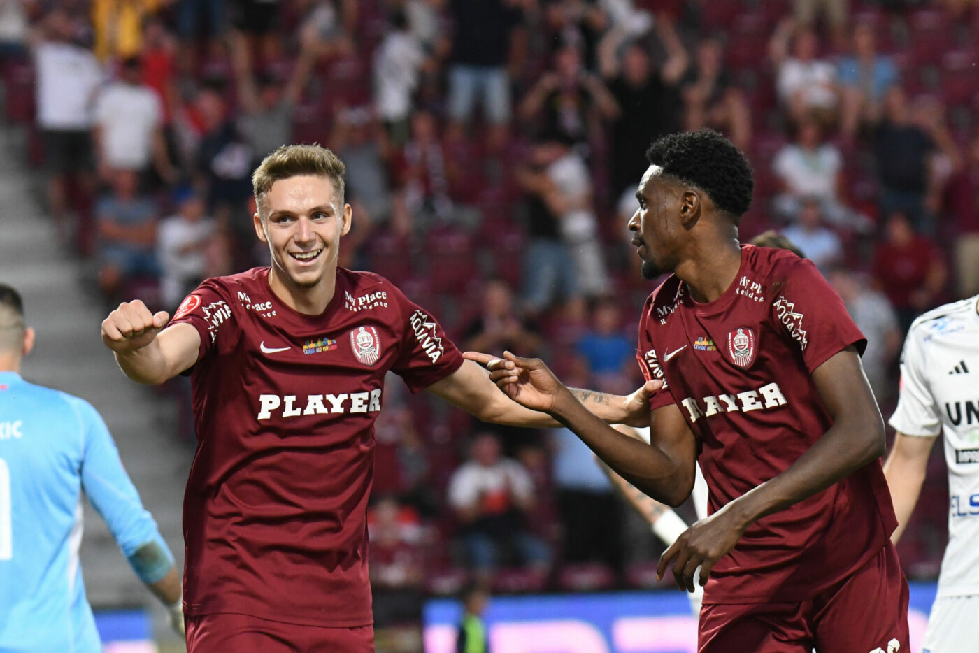 Louis Munteanu a fost filmat în timp ce a petrecut în club până dimineața, cu manele și alcool, deși CFR Cluj trece printr-o criză de rezultate!