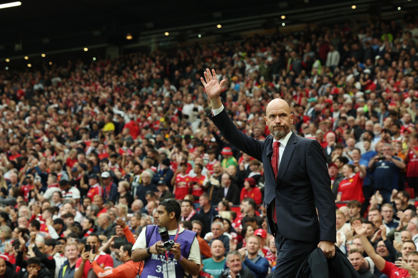 Manchester United se poate transforma total până la meciul cu FCSB. Managerul Erik ten Hag e amenințat cu demiterea