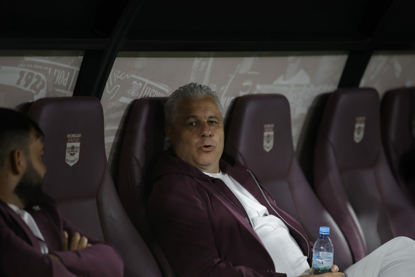 Marius Șumudică s-a dus „glonț” la suporteri după șocul Rapid – U Cluj 0-2! Ce semn le-a arătat antrenorul