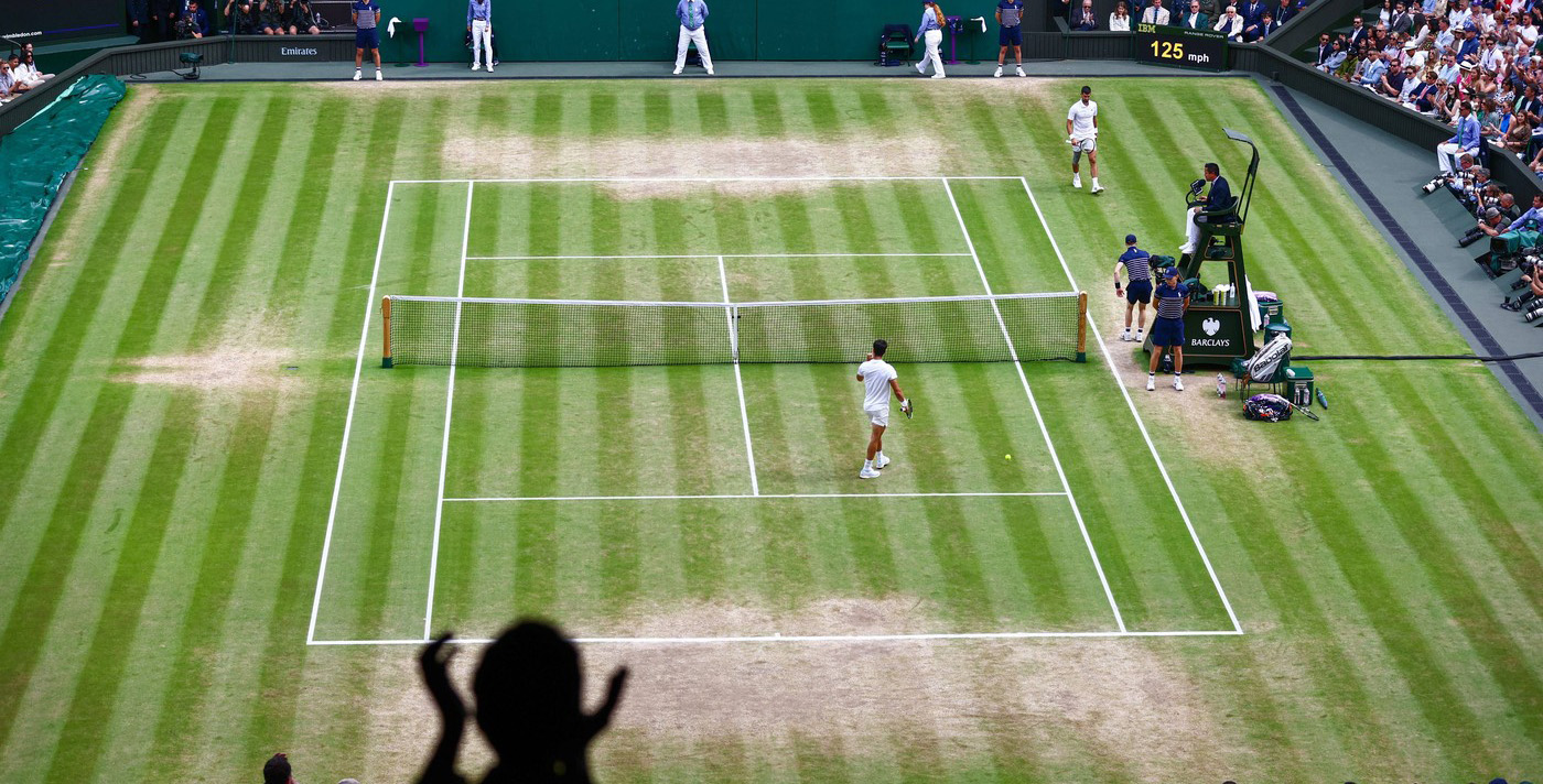 O actriță de 99 de ani a amenințat că se va lega cu lanțuri în semn de protest pentru că oficialii de la Wimbledon vor să extindă complexul cu 39 de terenuri de tenis! „Să mă aresteze! Îmi distrug viața”