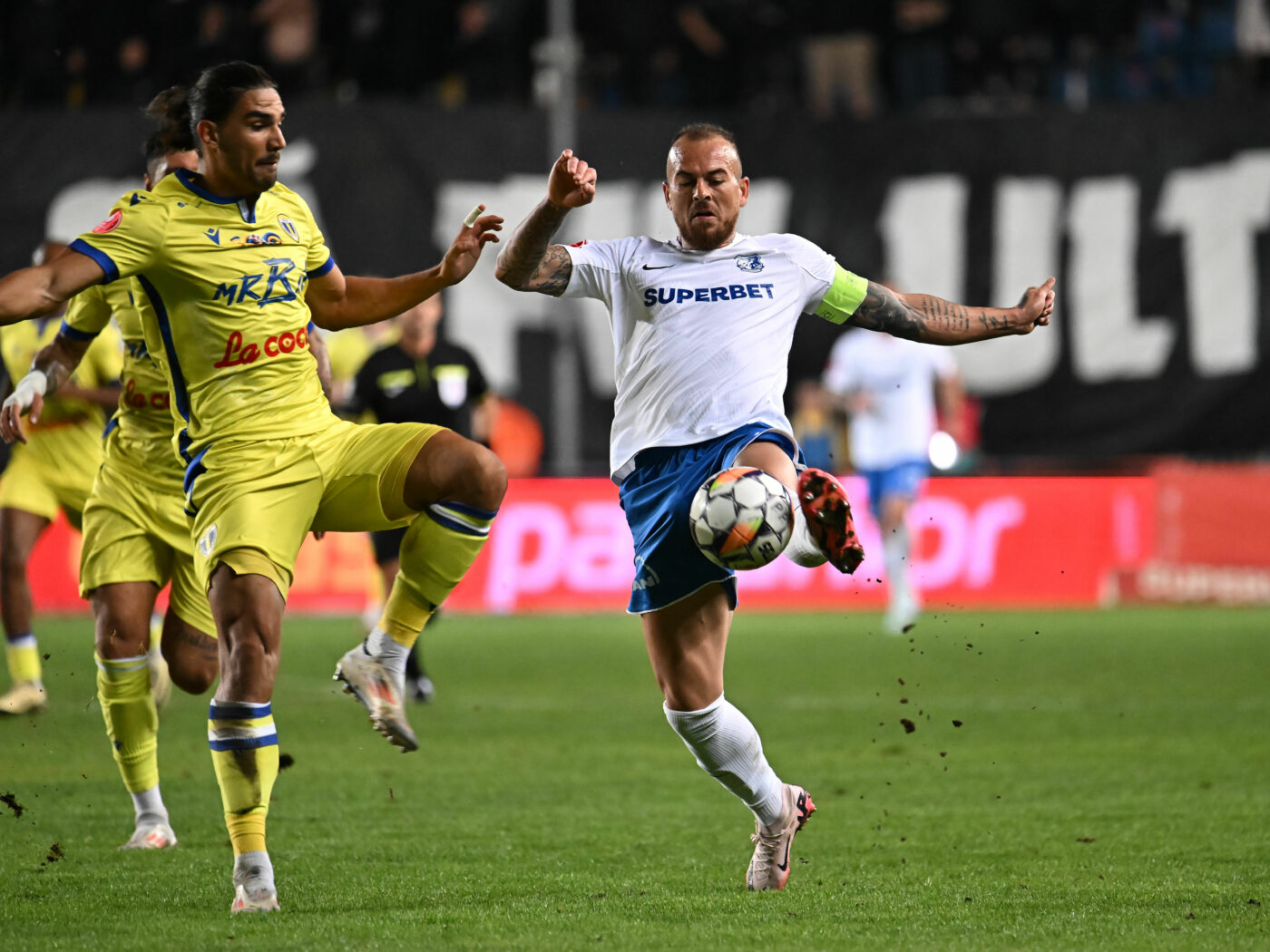 Petrolul Ploiești – Farul Constanța 1-1, în etapa 9 din Superliga. „Lupii galbeni”, a cincea remiză în nouă etape. Vedetele Gicu Grozav și Denis Alibec și-au trecut numele pe lista marcatorilor