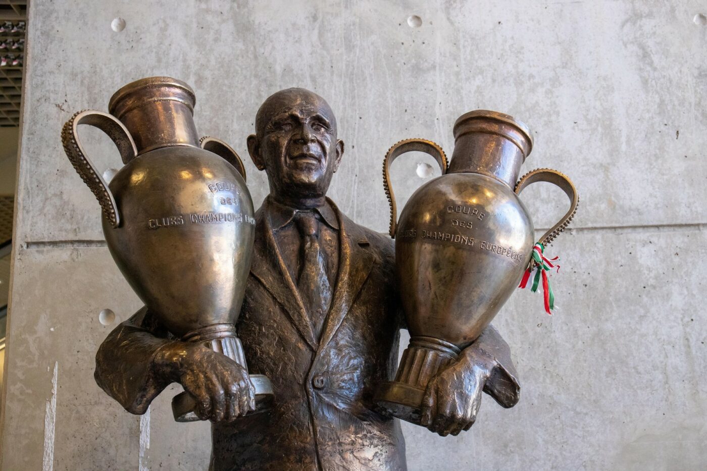 Povestea incredibilă a celui mai mare blestem din istoria fotbalului. Exasperat, uriașul Eusebio nu a mai suportat și a ajuns să se roage în cimitir, lângă mormântul maghiarului, pentru a cere îndurare