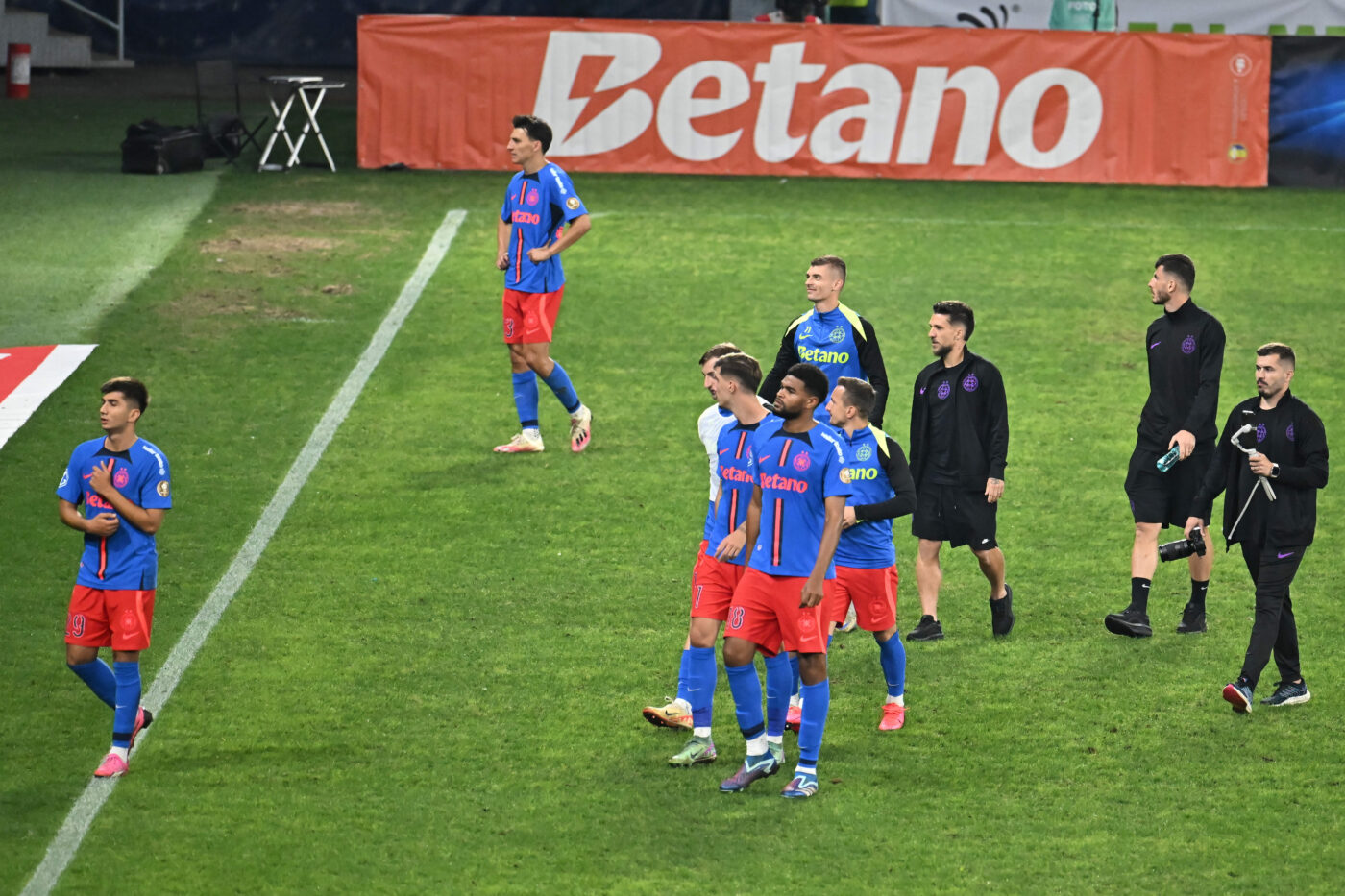Prima reacție a lui Gigi Becali după ce a văzut ce au făcut fotbaliștii săi pe teren, după ce arbitrul Vidican a fluierat finalul meciului FCSB – Petrolul Ploiești 1-1