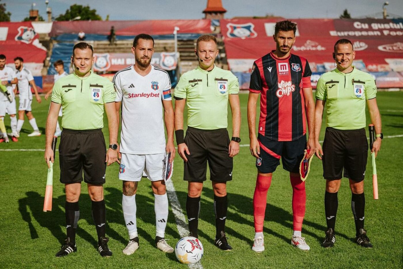 Prima reacție a șefilor Stelei după ce Răzvan Burleanu și oamenii lui i-au amenințat pe roș-albaștri cu neprogramarea în Liga 2! Arbitrul și-a uitat contul, observatorul ar fi uitat să-și facă treaba: „E ceva artificial!”. EXCLUSIV