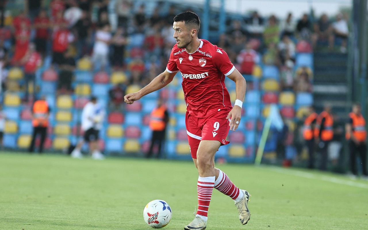 Reacție extrem de agresivă a lui Selmani, în care îşi pune la zid colegii, dar se atacă şi pe el însuşi. Atacantul nu s-a ferit de vorbe, după Dinamo Bucureşti – FC Botoşani 2-2