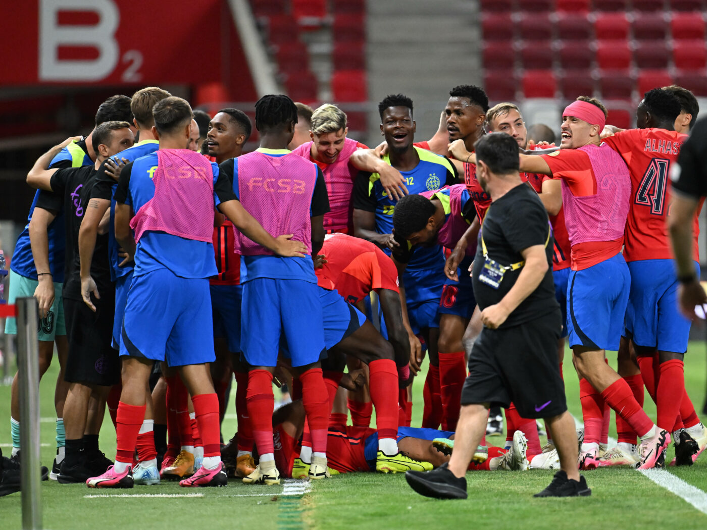 Revelația ultimelor zile pe piața transferurilor vrea să ia doi fotbalişti de la Gigi Becali! Ce lovituri vrea să dea echipa din Superliga de la FCSB. EXCLUSIV