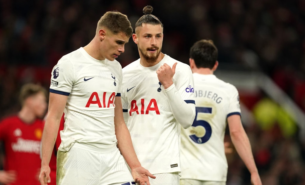 S-a produs inevitabilul cu Radu Drăguşin. Managerul Ange Postecoglou a ales să facă asta