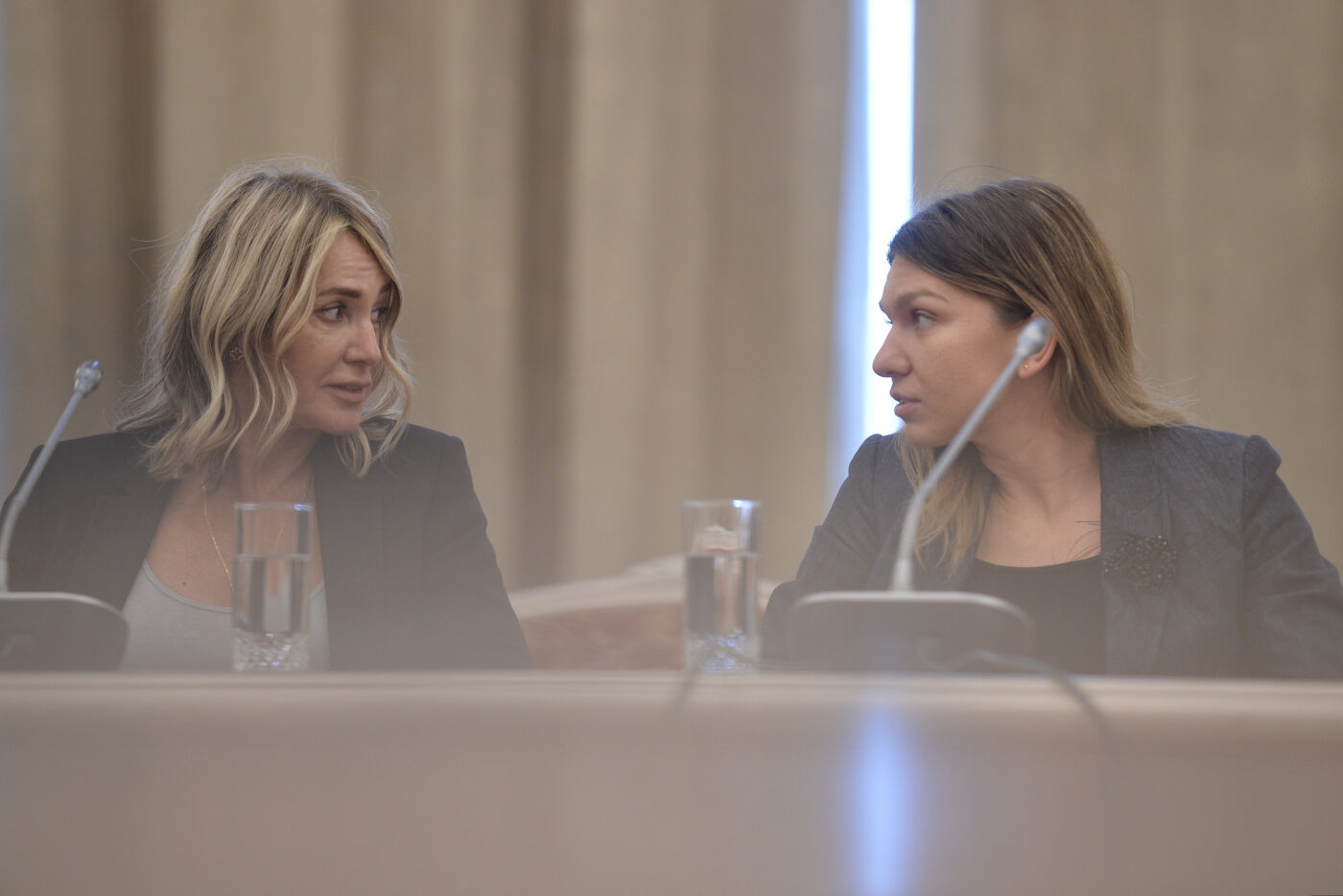 Simona Halep şi Nadia Comăneci au făcut senzație la turneul magnatului Țiriac! Ce apariții de milioane: cum au venit îmbrăcate cele două mari campioane