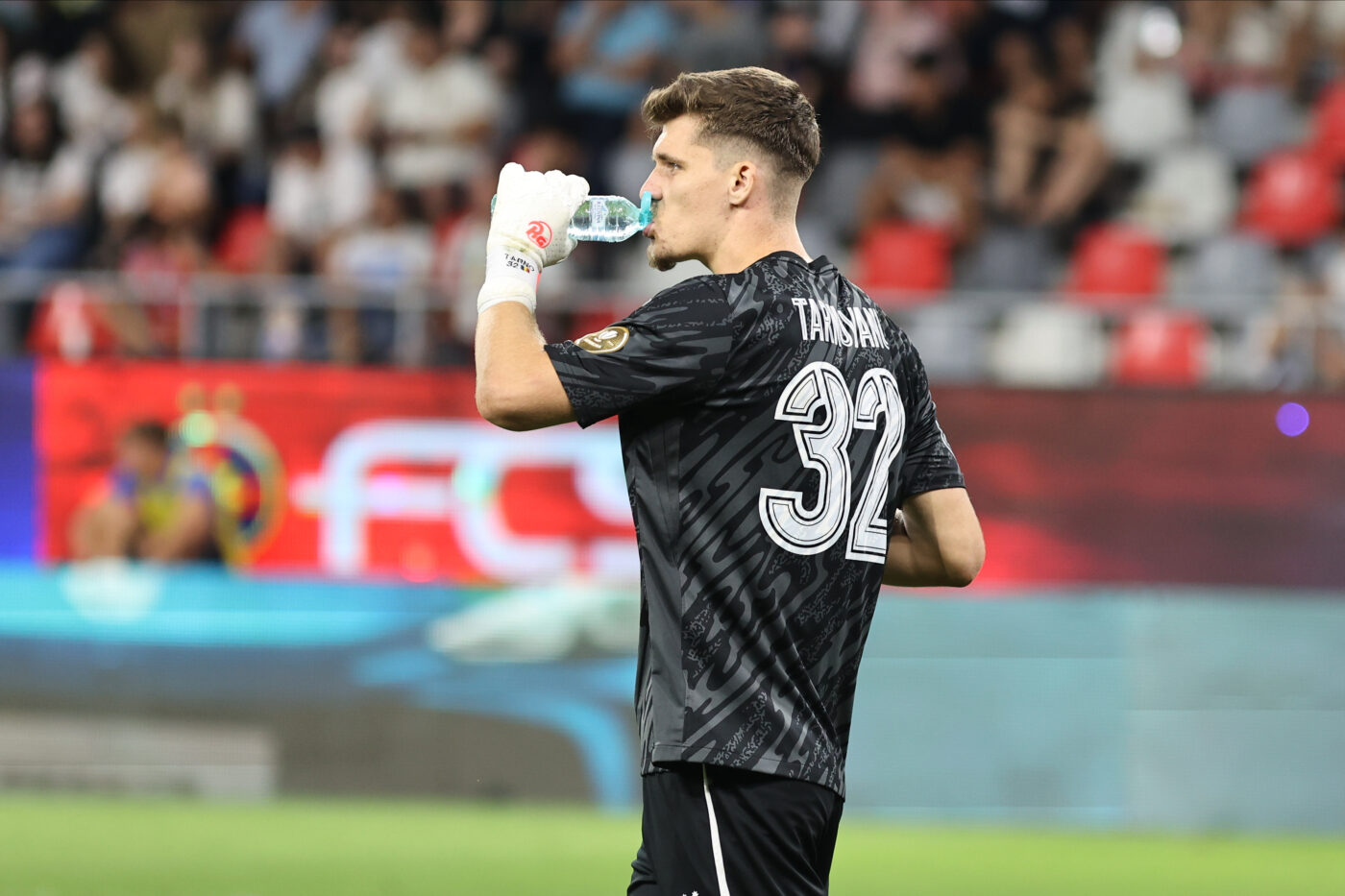Târnovanu, gafă imensă în FCSB – Petrolul Ploieşti! Portarul a ieşit greşit şi prahovenii au egalat în minutul 90+6