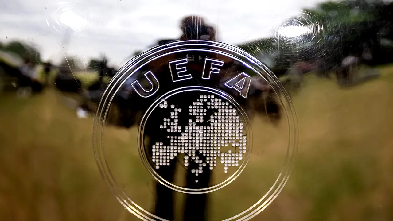 UEFA a făcut anunțul bombă: și-a recunoscut cea mai mare greșeală de arbitraj! Se schimbă legea hențului în fotbal