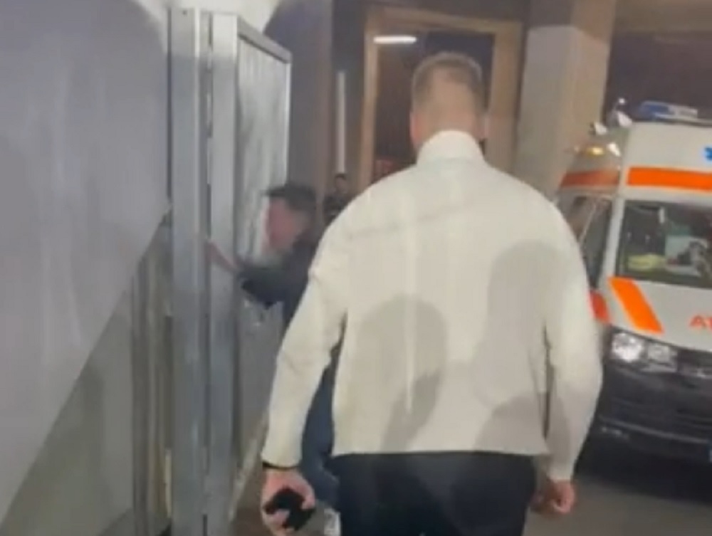 Un impresar a sărit la jurnaliști, în timpul meciului Rapid București – Oțelul Galați! Pe unul l-a împins în poarta de fier, altuia i-ar fi luat telefonul și pe un al treilea l-ar fi amenințat: cine este bărbatul care a declanșat scandalul monstru pe Giulești