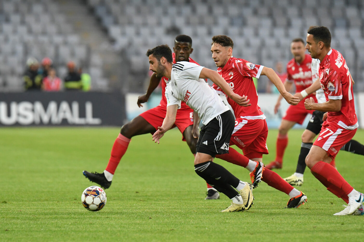 Universitatea Cluj – Dinamo București 1-0, în etapa 8 din Superliga. Trupa lui Ioan Ovidiu Sabău se impune și își consolidează prima poziție!