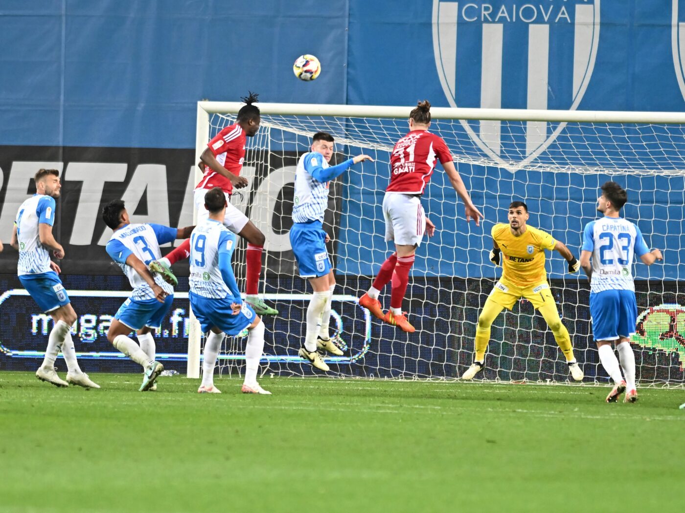 Universitatea Craiova se desparte de un fost internaţional! Cu ce echipă din Superliga semnează