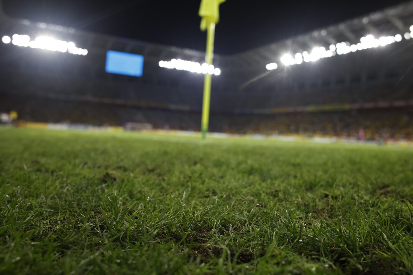 Tranșeele din Ghencea! Imagini explicite: gazonul de pe stadionul Steaua a arătat execrabil și a pus mari probleme fotbaliștilor în România – Lituania 3-1!